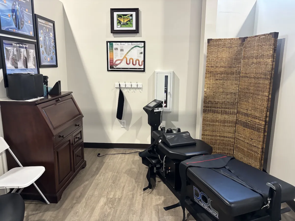 Spinal decompression treatment room
